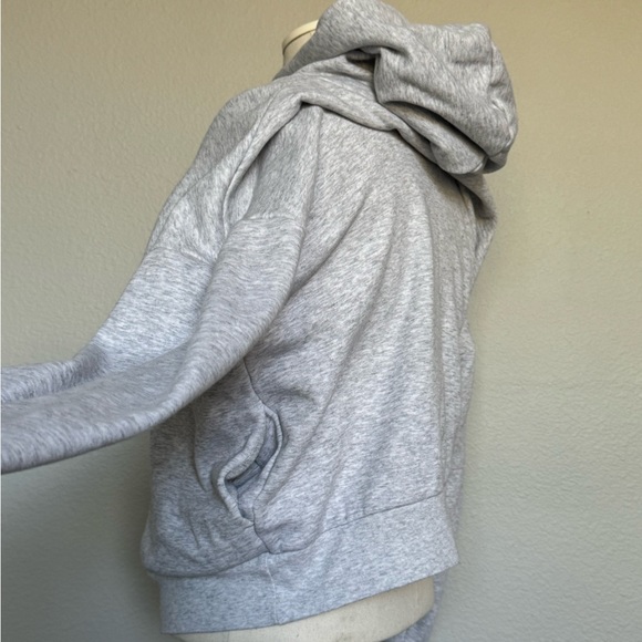 Fabletics - eco go-to pocket hoodie - Picture 5 of 9